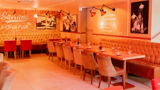 Salle cosy à l'étage de la Pizzeria Gaetano Toulon Centre, idéale pour un repas en famille ou en groupe