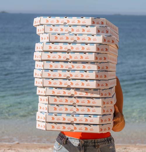 Pizzas artisanales Gaetano prêtes à être livrées à domicile sur Hyères et Carqueiranne